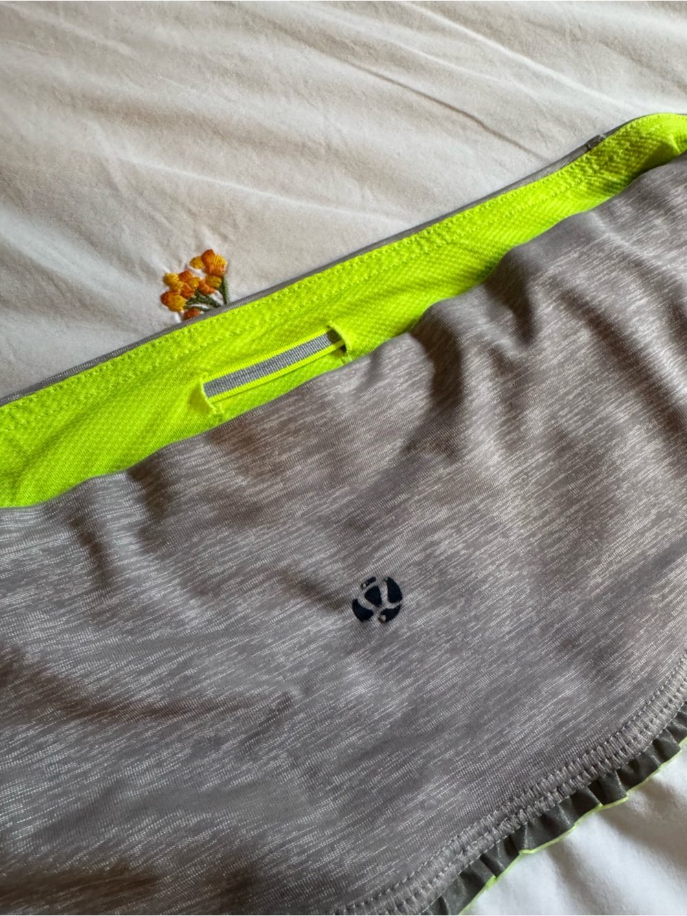Lululemon White Athletic Skirt with Neon Yellow Trim Y2K era - size 8 - Picture 4 of 5